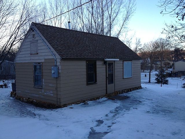 For Rent: 219 1/2 Pond Street, LeHillier, MN 56001