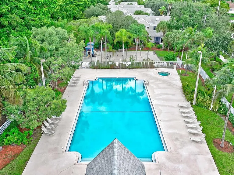 8040 Sanibel Dr #8040 — Photo 29