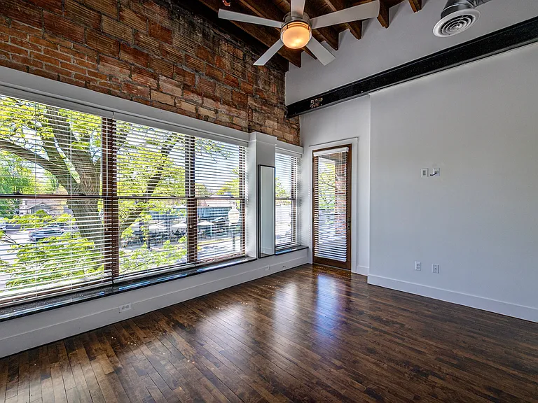 922 N Main St #212 — Photo 15
