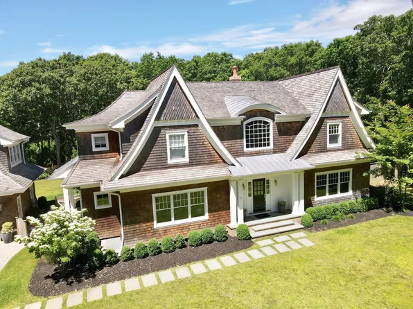 27 Surrey Ct, East Hampton, NY 11937