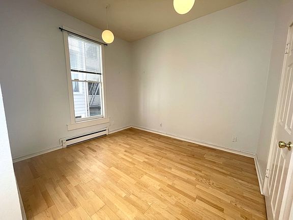 5th image of 1107 Oak St