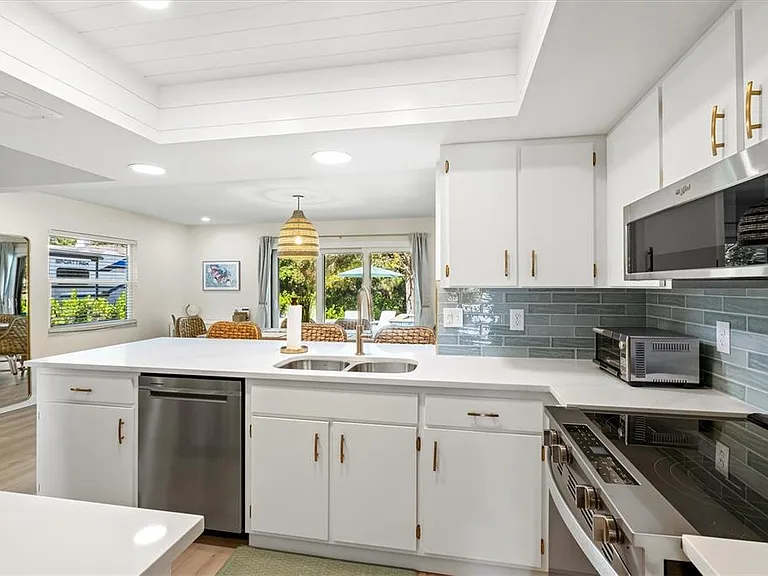 2641 Hyde Park St — Photo 19