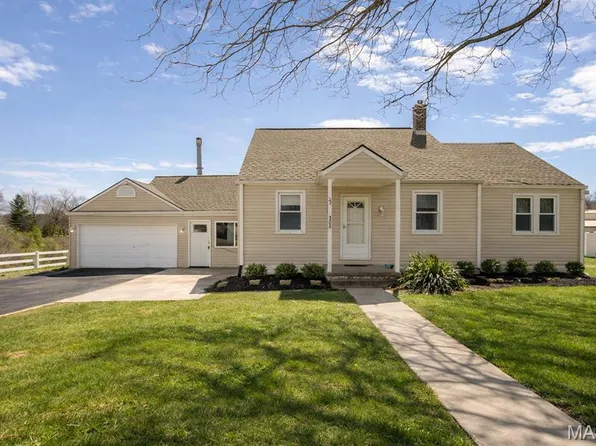 108 Circle Dr, Fairview Heights, IL 62208