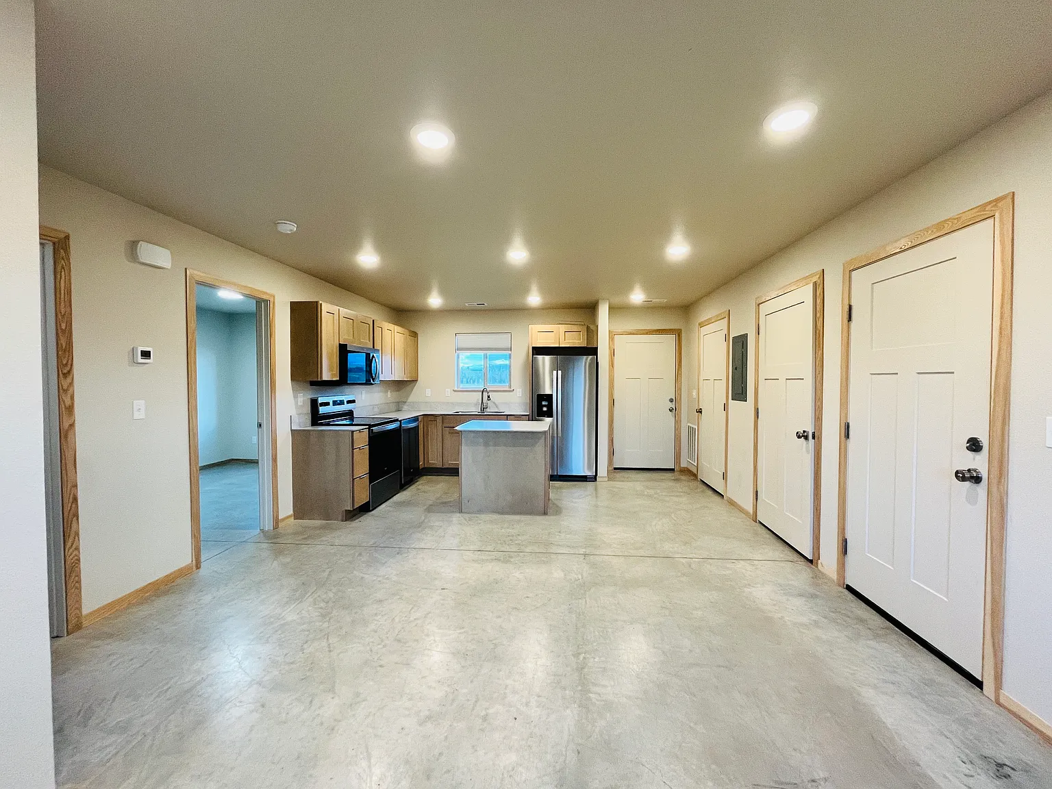 2 bed, 800 sqft, $1,200 — Photo 3
