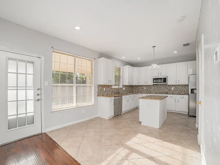 1908 Wood Crest Dr — Photo 10