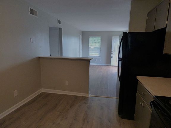 5th image of 1164 Meadowview Dr