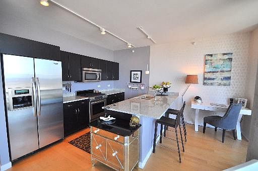 4th image of 860 W Blackhawk St Unit 2108