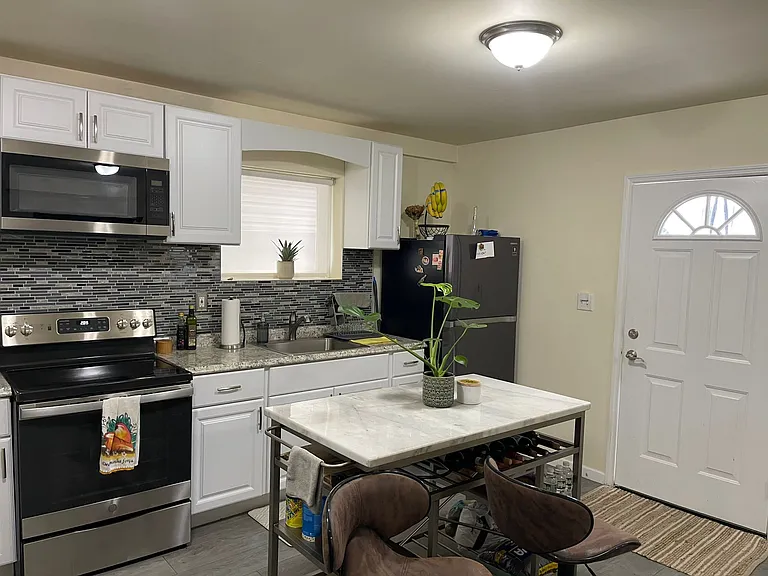 329 Pine St #1 — Photo 2