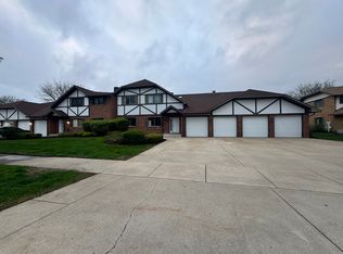 213 Walters Ln APT 2A, Itasca, IL 60143