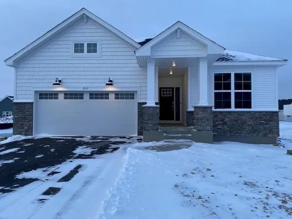 7612 38th St N, Oakdale, MN 55128