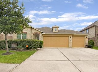 6827 Hunters Trace Ln, Baytown, TX 77521