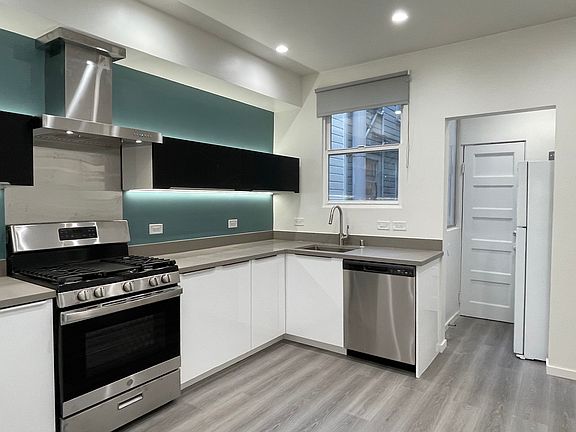 3rd image of 2602 Sacramento St APT 2