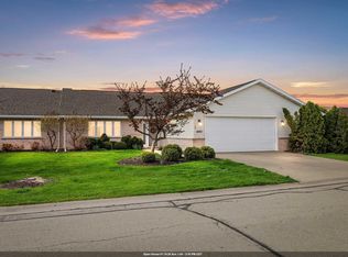 1692 Twin Lakes Cir, Green Bay, WI 54311