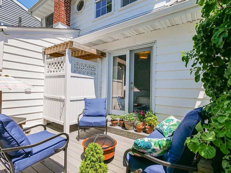 110 N Pembroke Ave — Photo 29