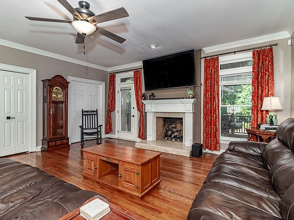5th image of 851 Park Chase Drive