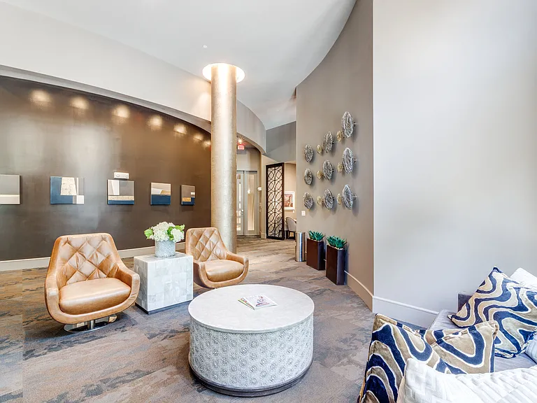 Alexan 5151 — Photo 18