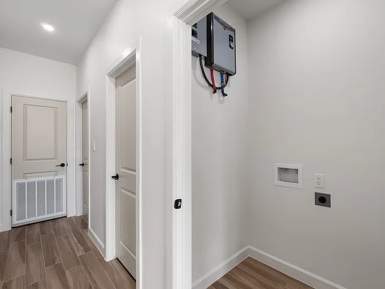 3601 Hidalgo Cir #B — Photo 5
