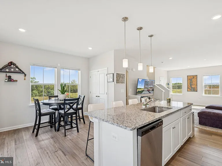 79 Swan Field Ave — Photo 4