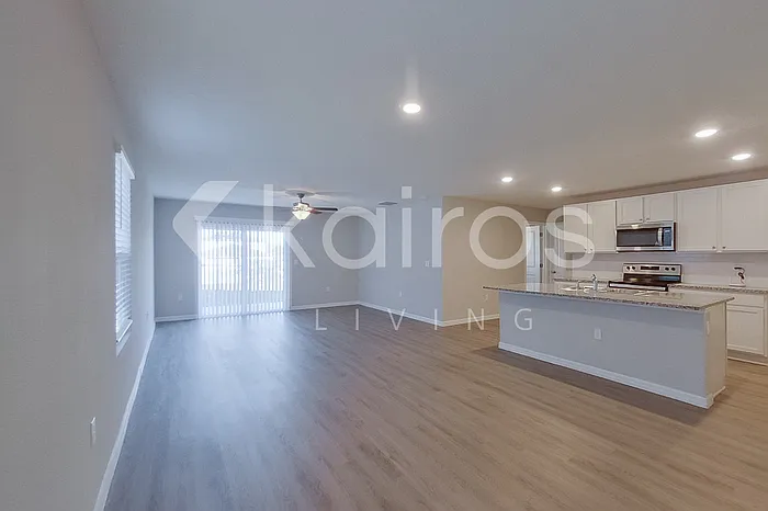 5 bed, 3.0 bath, 2370 sqft, $2,495 — Photo 3