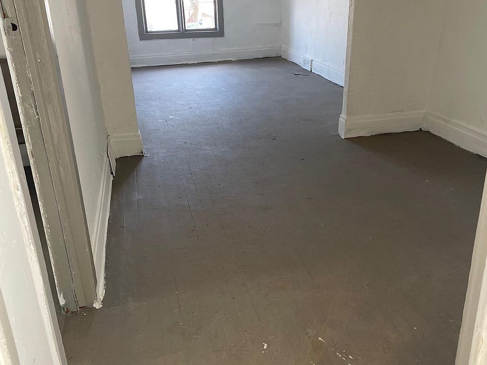 1st image of 50 Humber Ave Floor 2