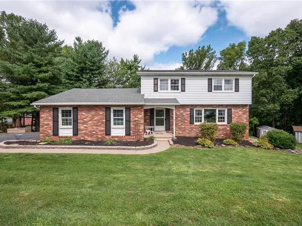 76 Hillcrest Dr S, Macungie, PA 18062