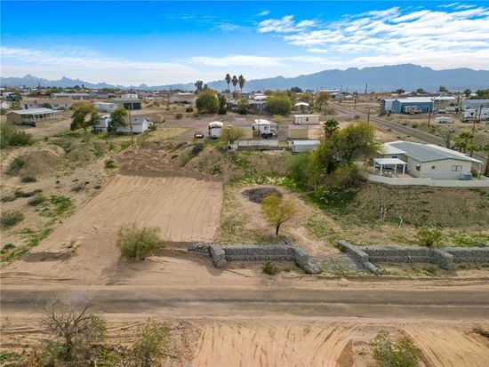 4762 Beach Dr, Topock, AZ 86436