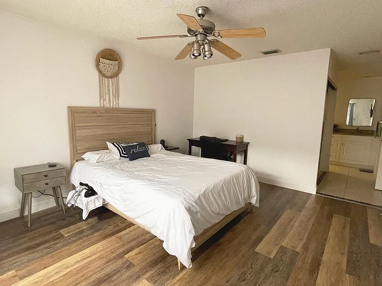 1420 Park Shore Cir #1 — Photo 9