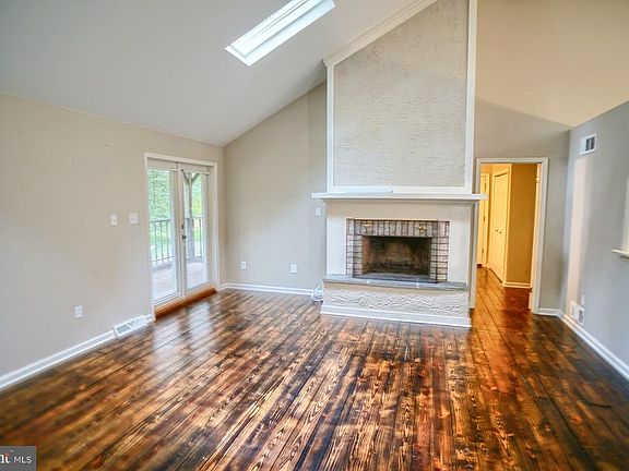3rd image of 120 Tanglewood Dr