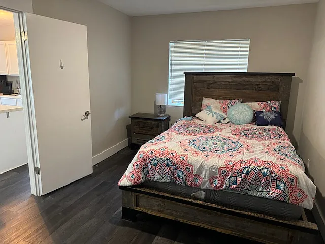 215 Hollywood Blvd NE #1 — Photo 3