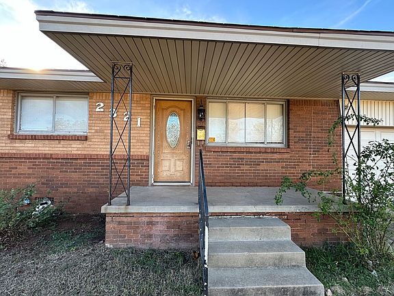 4th image of 2321 Becker Pl