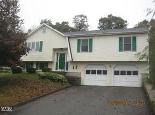 30 Rayron Cir, Naugatuck, CT 06770