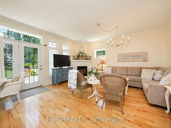 5th image of 71817 Sunridge Cres