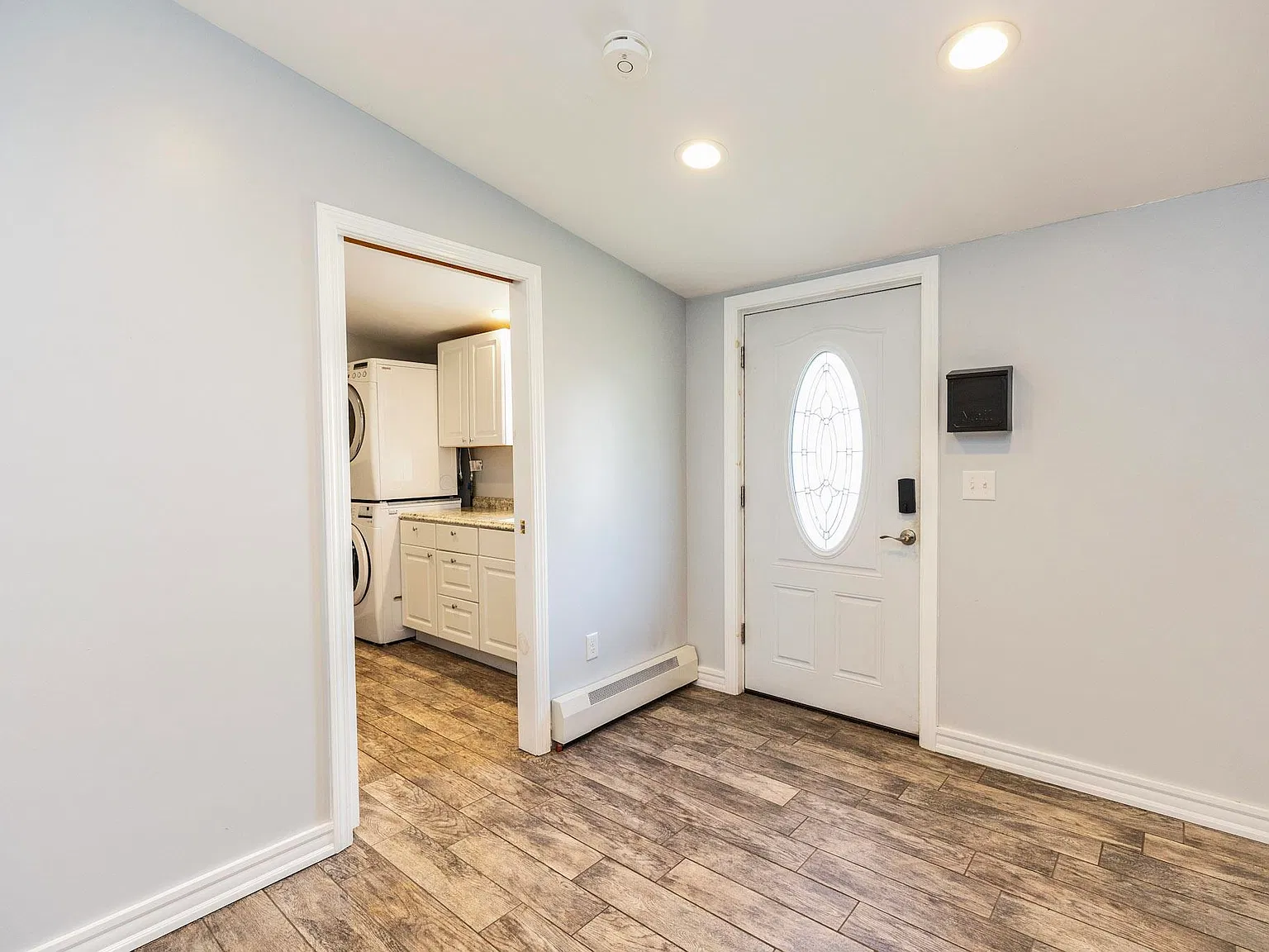 6 bed, 3.0 bath, 3392 sqft, $4,250 — Photo 2