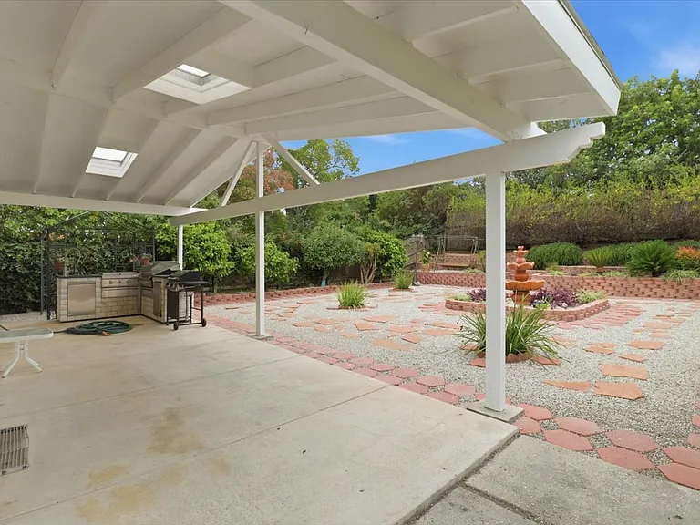 577 Houston Dr — Photo 21