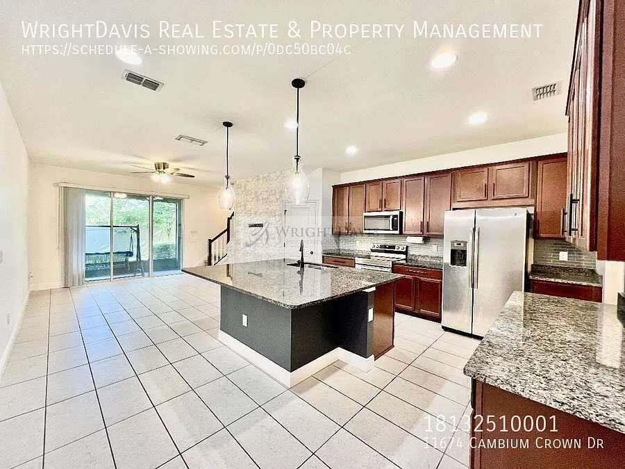 Beautiful Townhome in Gated Boyette Park Riverview — Photo 3