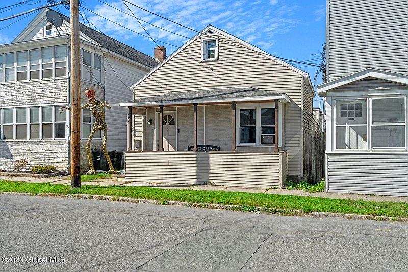 3rd image of 161 Paine Street