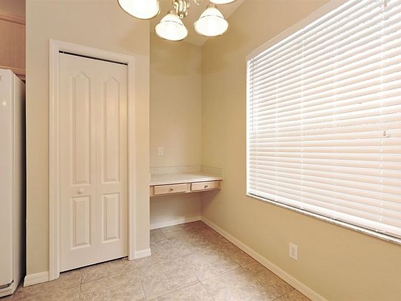 5th image of 413 Laguna Mill Dr