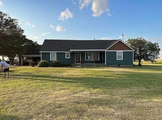 21113 S 1400th Rd, Lone Wolf, OK 73655