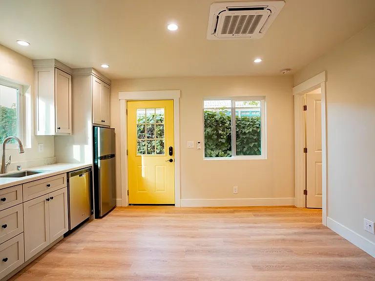 1118 Lincoln Ct #2 — Photo 9