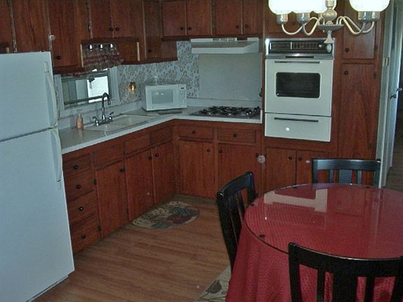 5th image of 275 Lyndol St