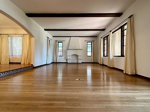 5th image of 3517 E 2nd St #3517