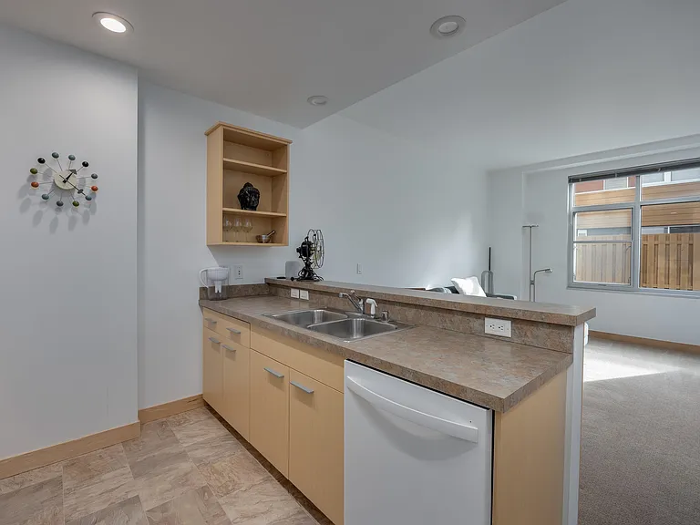 309 W Washington Ave — Photo 8