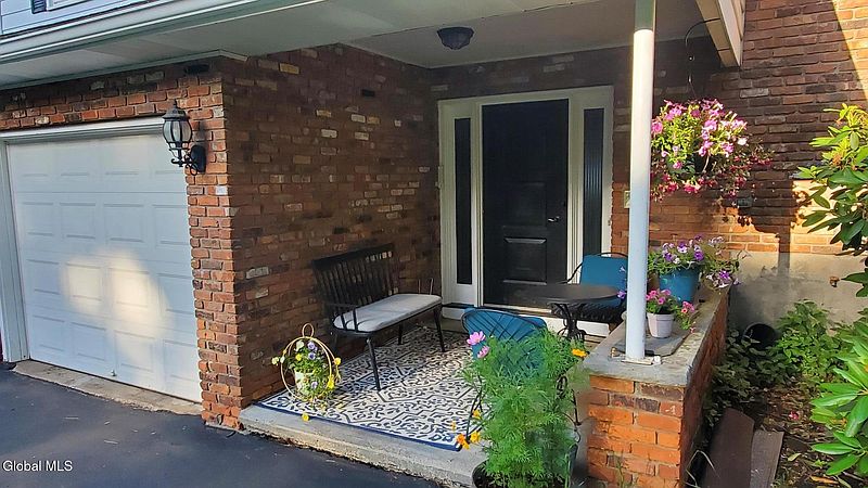 3rd image of 1277 Pembroke Court