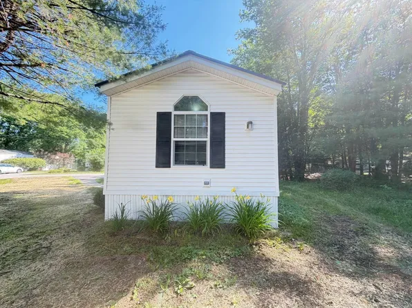 8 Brousseau Dr, Old Orchard Beach, ME 04064