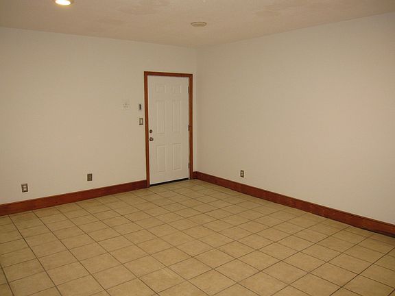 3rd image of 75 Nicholas Rd APT C