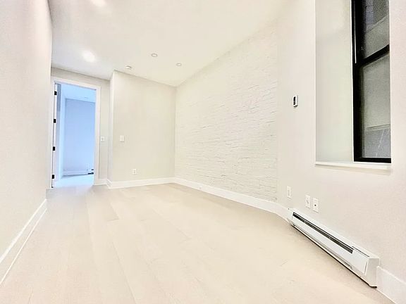 4th image of 326 E 89th St APT 3e