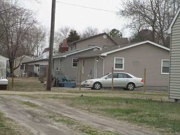 4th image of 119 N Brown St