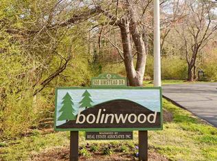 500 Umstead Dr #303D, Chapel Hill, NC 27516