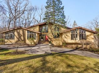 4 Timber Ridge Dr, Warren, NJ 07059