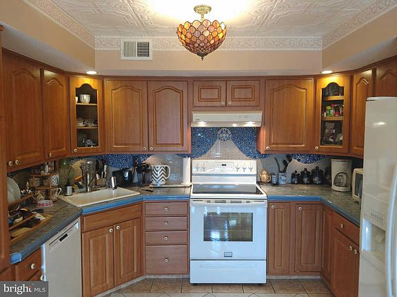 4th image of 20 Carol Ln